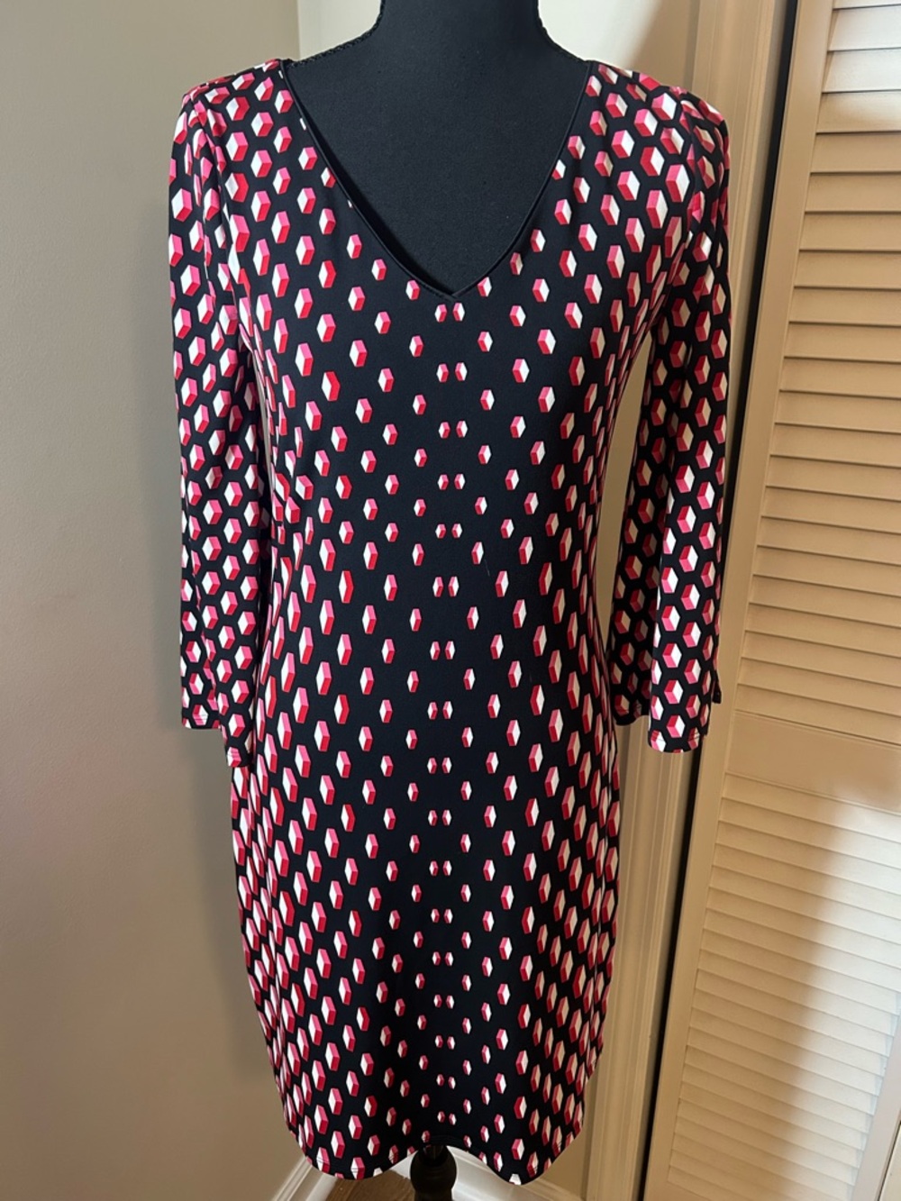 White House Black Market Black & Coral Geometric V-Neck Dress Size XS